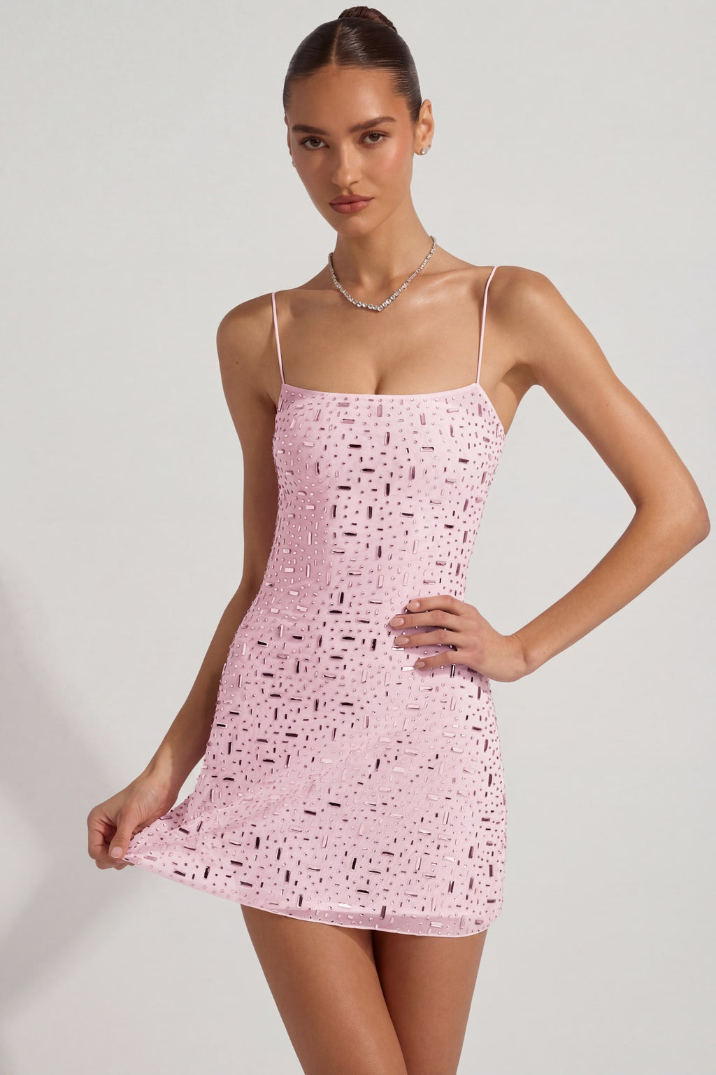Pembe renkli ince şeffaf işlemeli kare yaka mini elbise