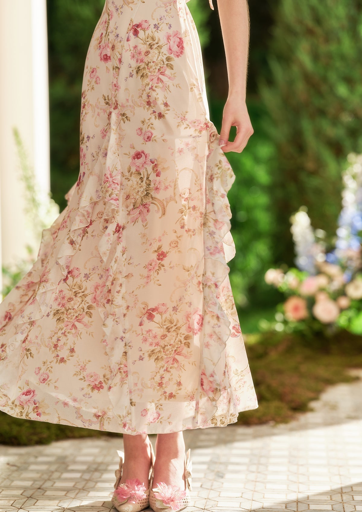 Güneşte Açan Elbise