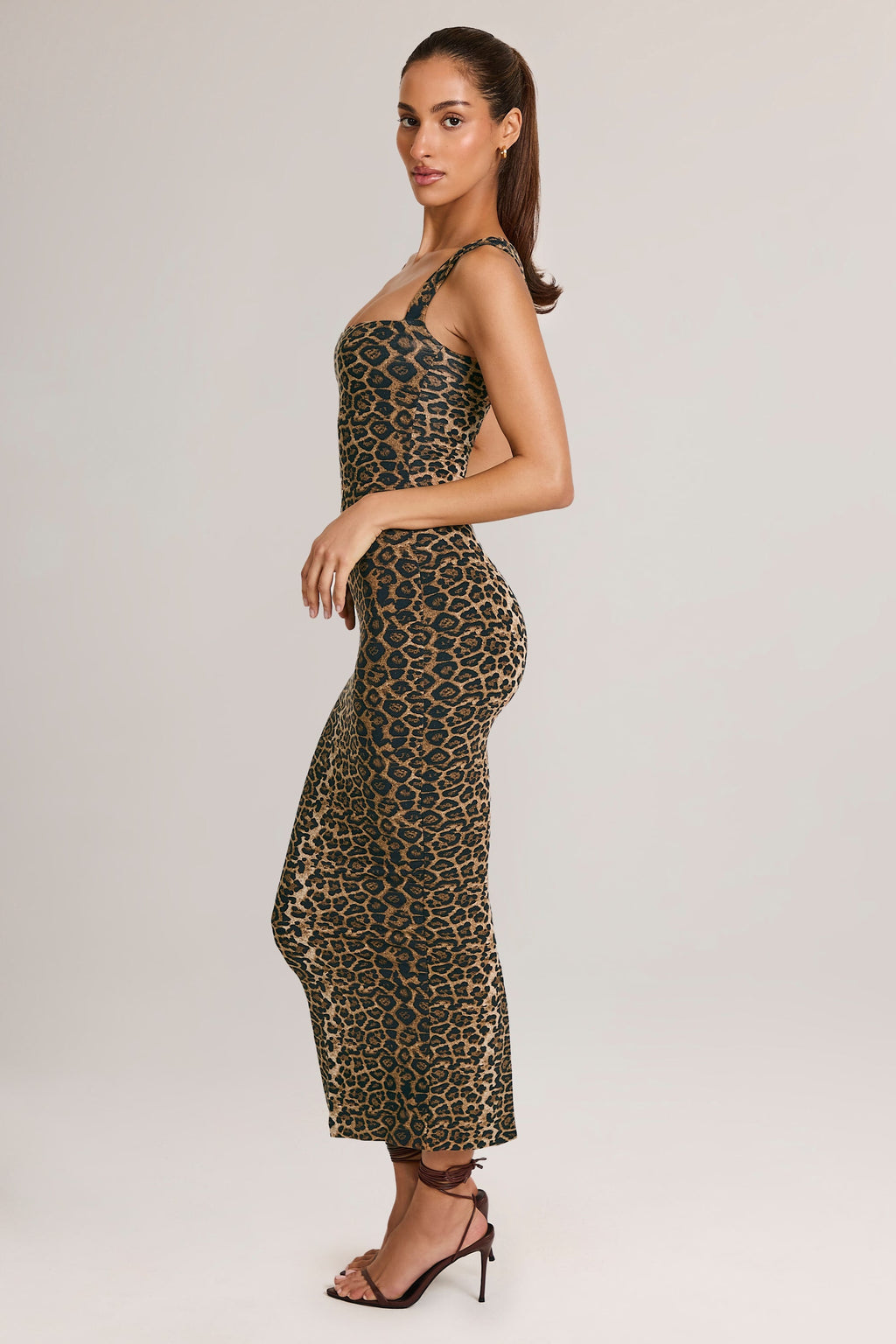 Leopar Desenli Modal Kare Yaka Vücuda Oturan Şık Midi Elbise