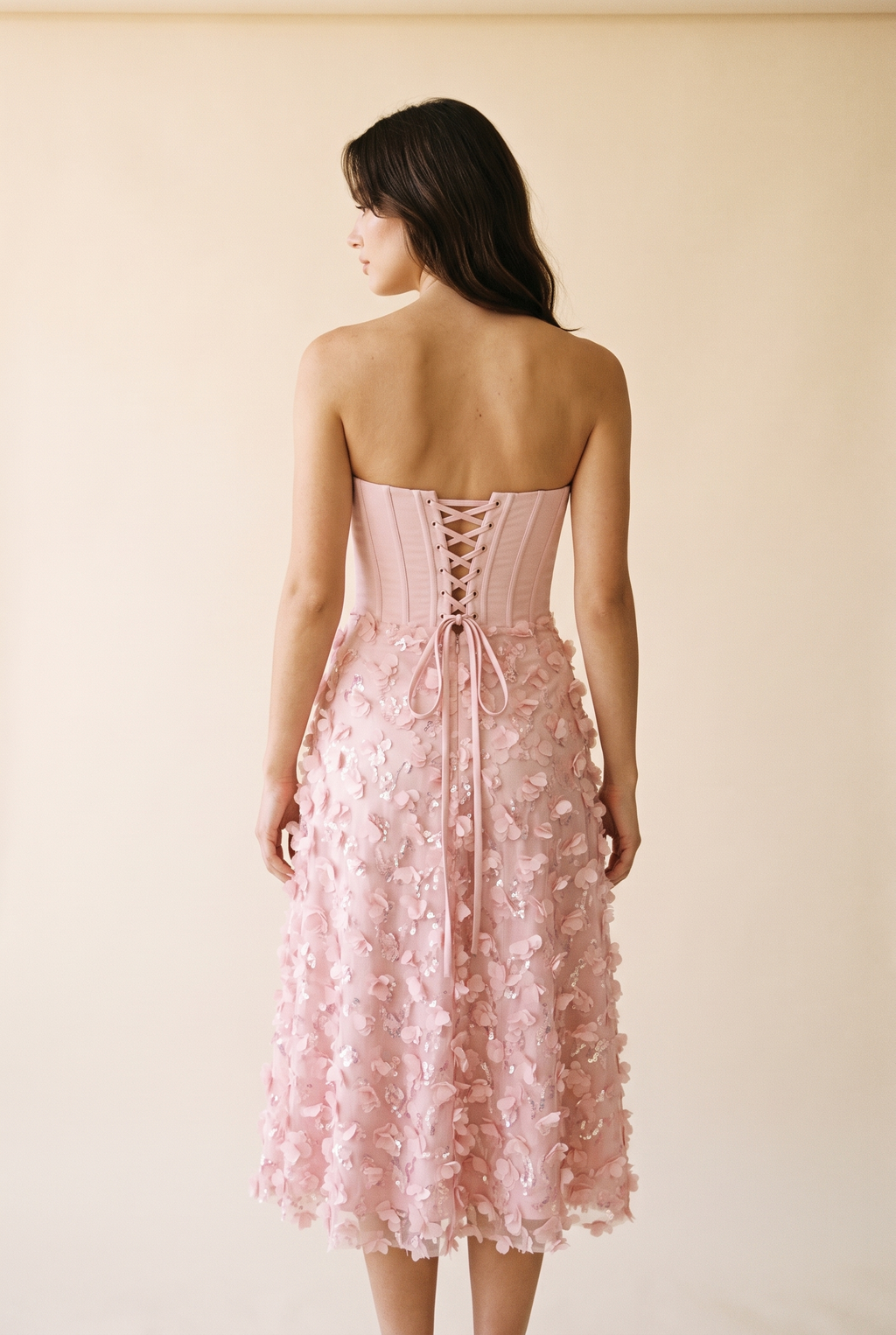 Bağcıklı korset midaxi elbise pastel pembe — arkadan, bağcıklı sırt