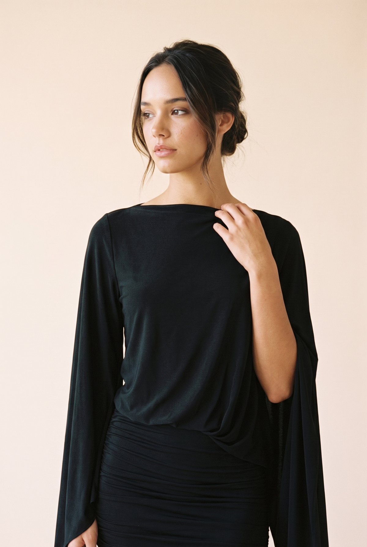 Black Cape Mini Elbise - pelerin detayı