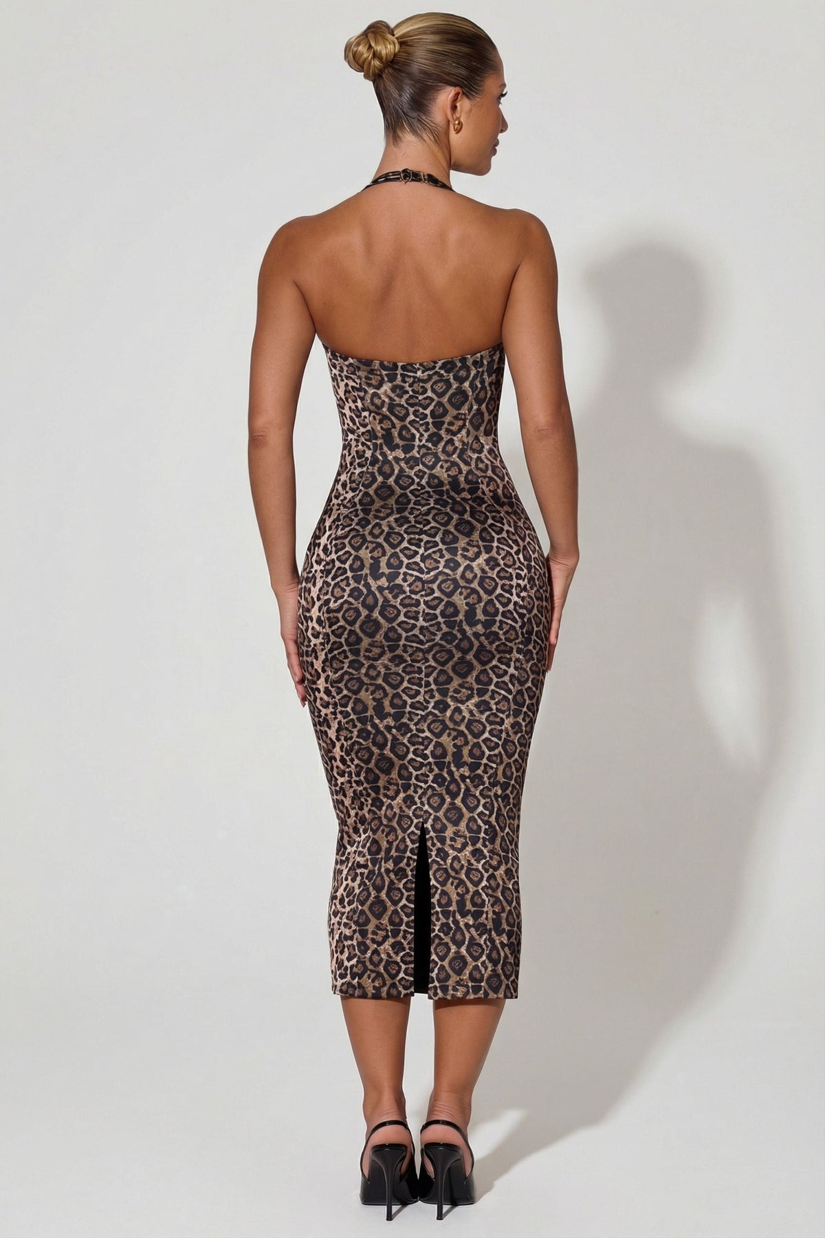 Leopar Desenli Halter Yaka, Katmanlı ve Vücuda Oturan Midi Elbise